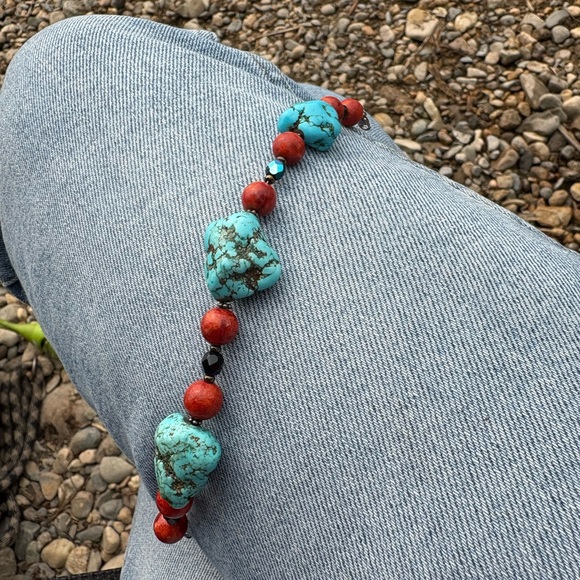 Turquoise and Red Beaded Bracelet - Picture 4 of 7